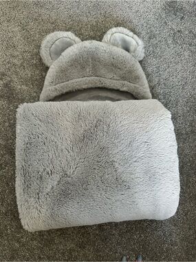 Plush Bear Hooded Throw Blanket - Light Gray